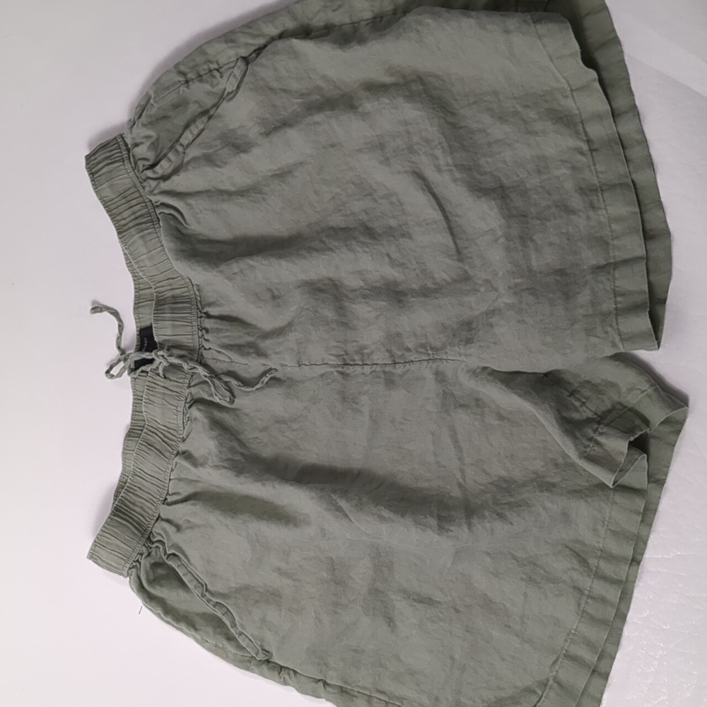 Tahari Women's Green Shorts